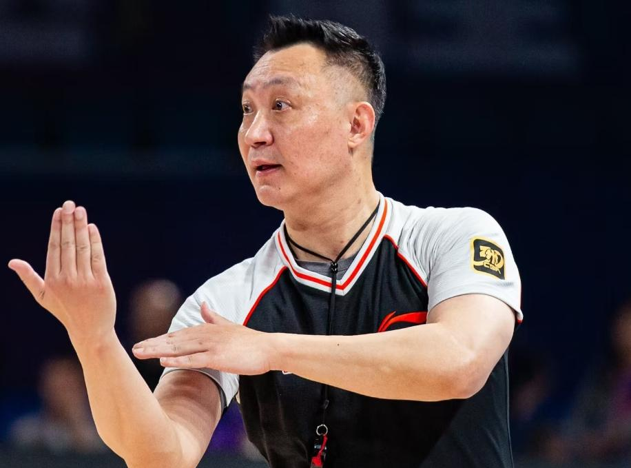 奥斯梅恩手感滚烫，带领广州队大胜北京首钢，赛后一句话霸气侧漏的简单介绍